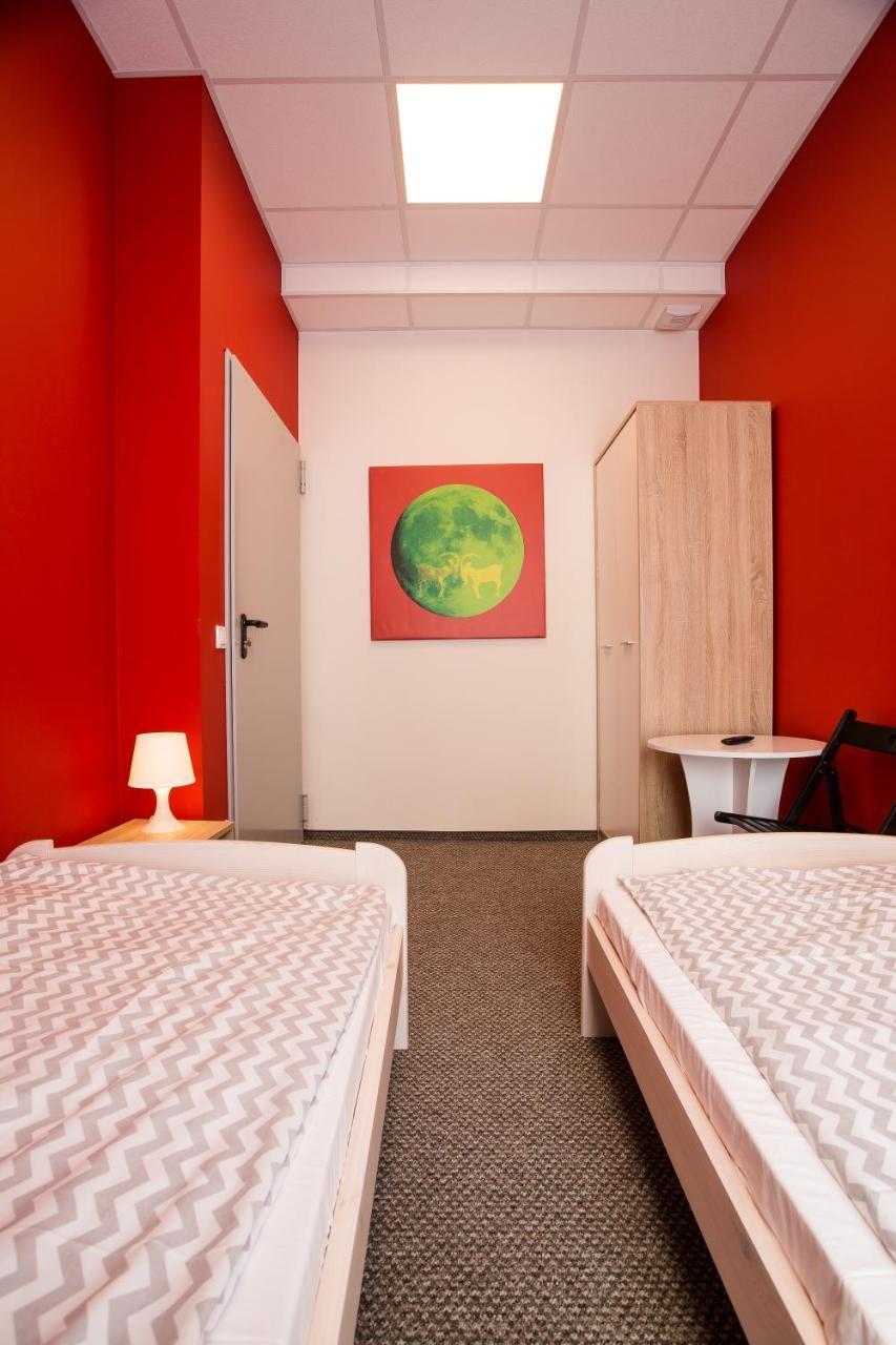 Moon Hostel Poznan Bagian luar foto