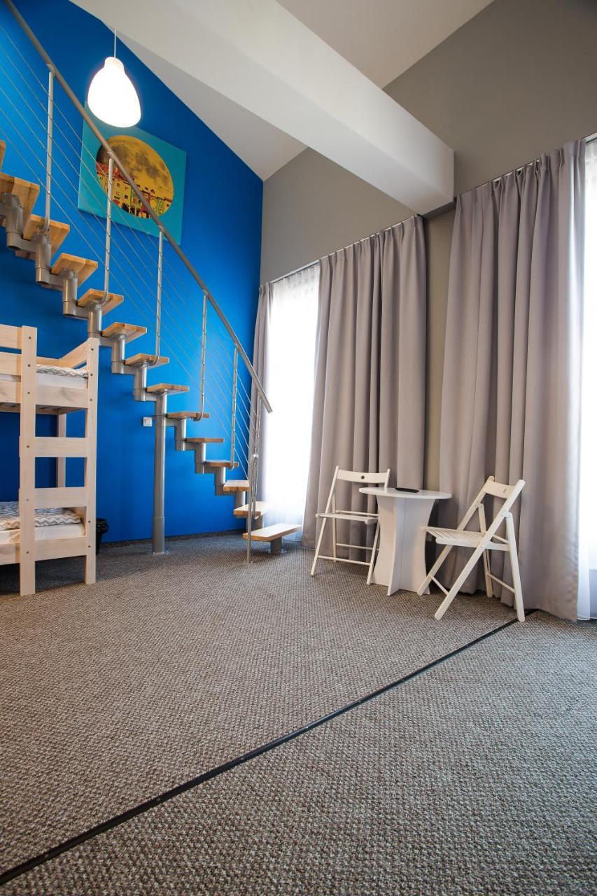 Moon Hostel Poznan Bagian luar foto